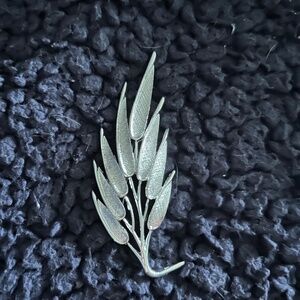 Vintage Judy Lee Textured Silvertone Leaf Brooch